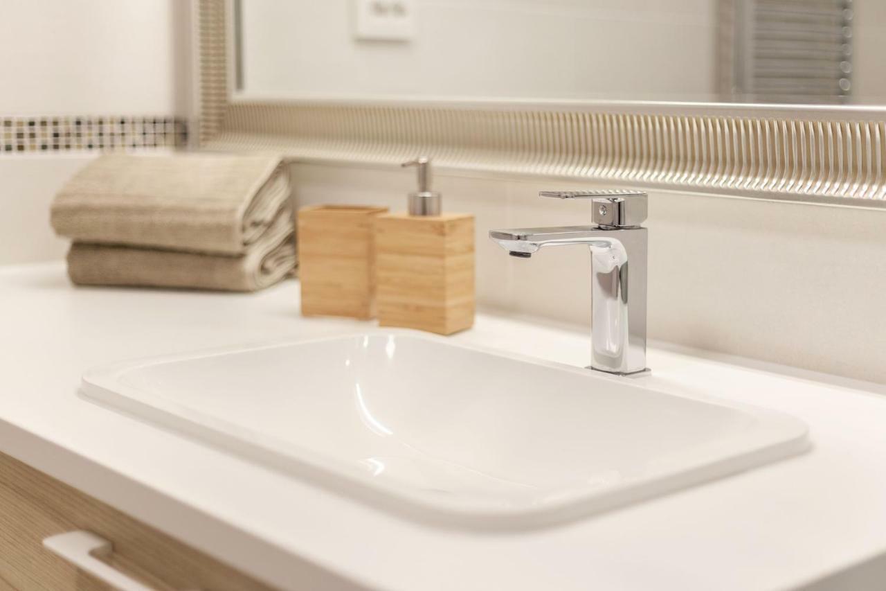 Luxury For Everyone - Hills Park Lux Apartments 1 VNO Buitenkant foto